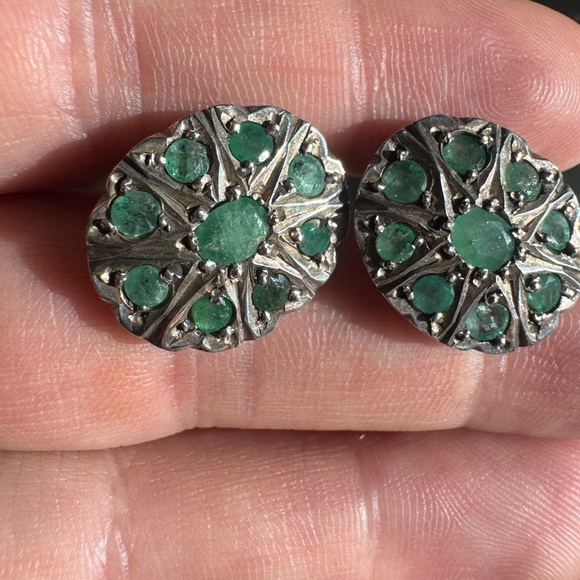 Natural emerald and ( Sterling silver?) earrings - Picture 6 of 16